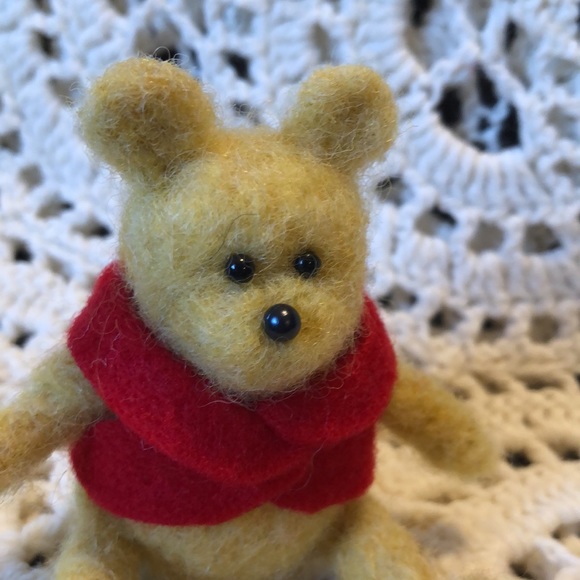 Needle Felted Winnie the Pooh Bear handmade sweet gift collectable - Picture 7 of 7